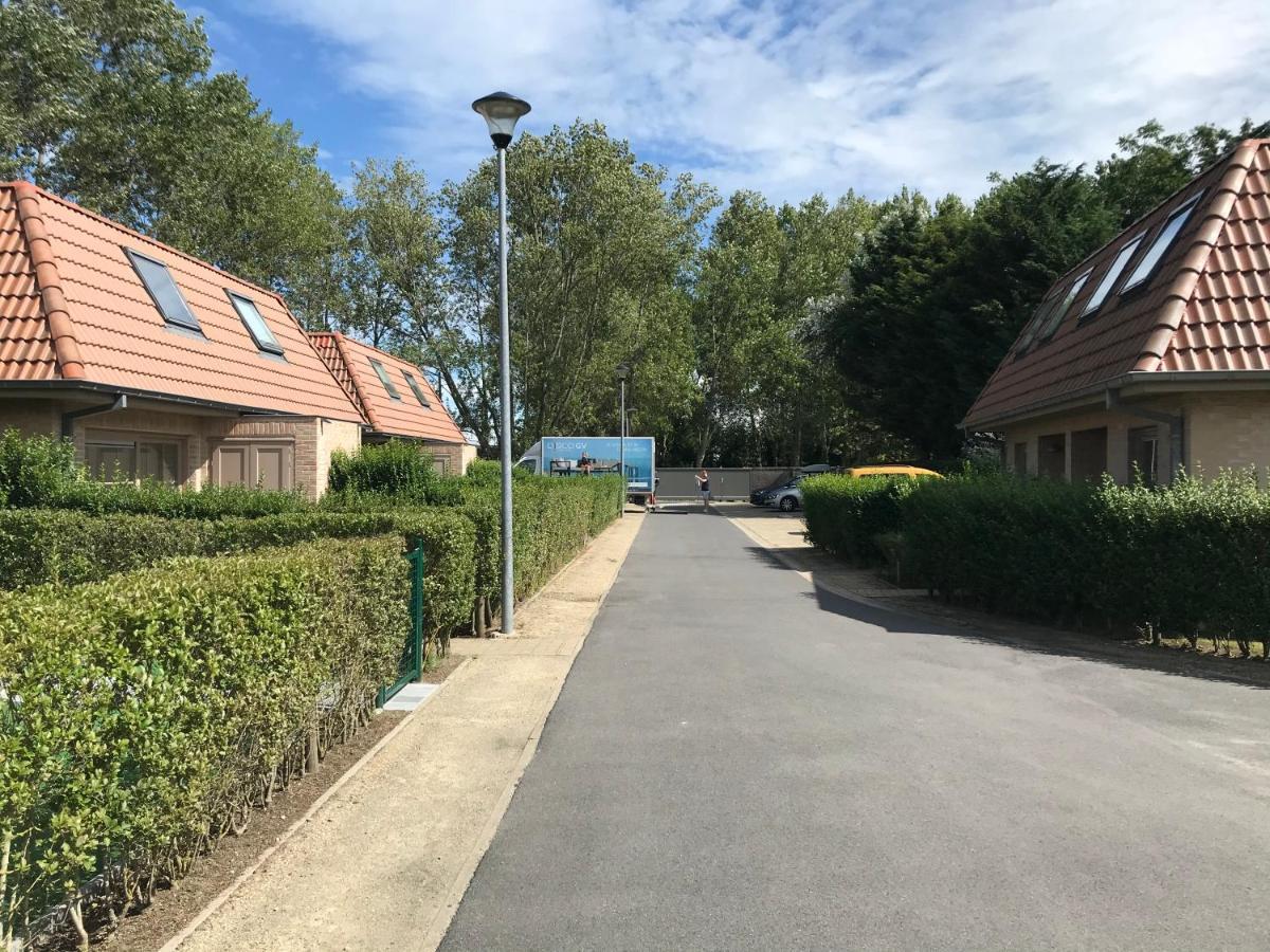 Vakantiehuisje De Panne vlak aan Plopsaland en de zee Buitenkant foto