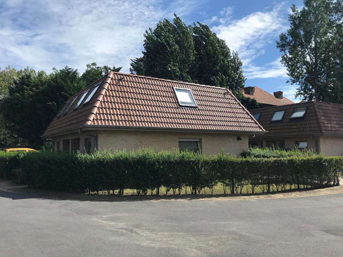 Vakantiehuisje De Panne vlak aan Plopsaland en de zee Buitenkant foto