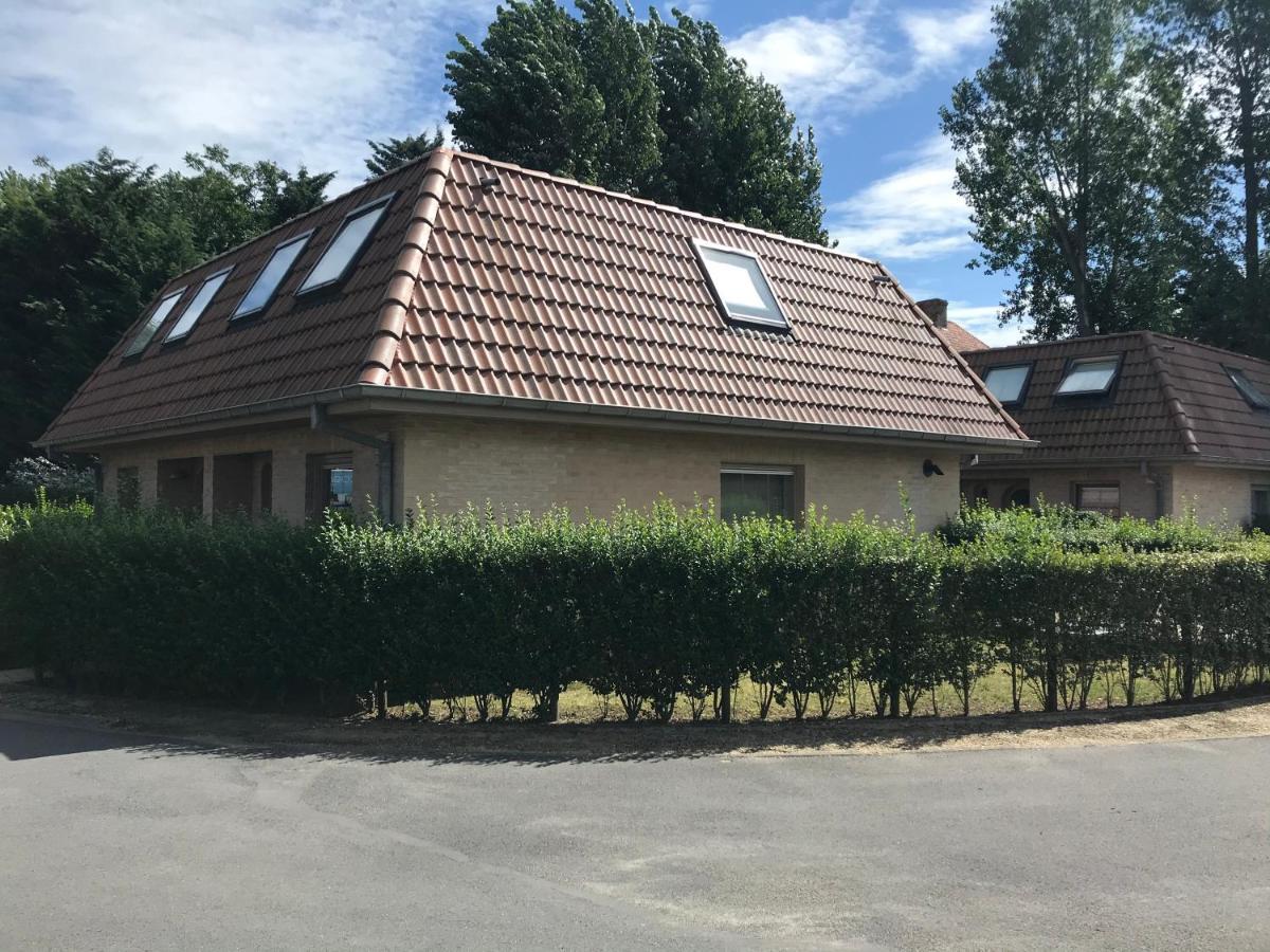 Vakantiehuisje De Panne vlak aan Plopsaland en de zee Buitenkant foto